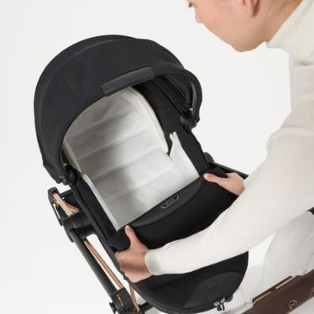 Moisés Infantil Cybex Mios/Coya Fold Lux Style Collection Coconut Brown - Proteção Completa em Todos os Passeios